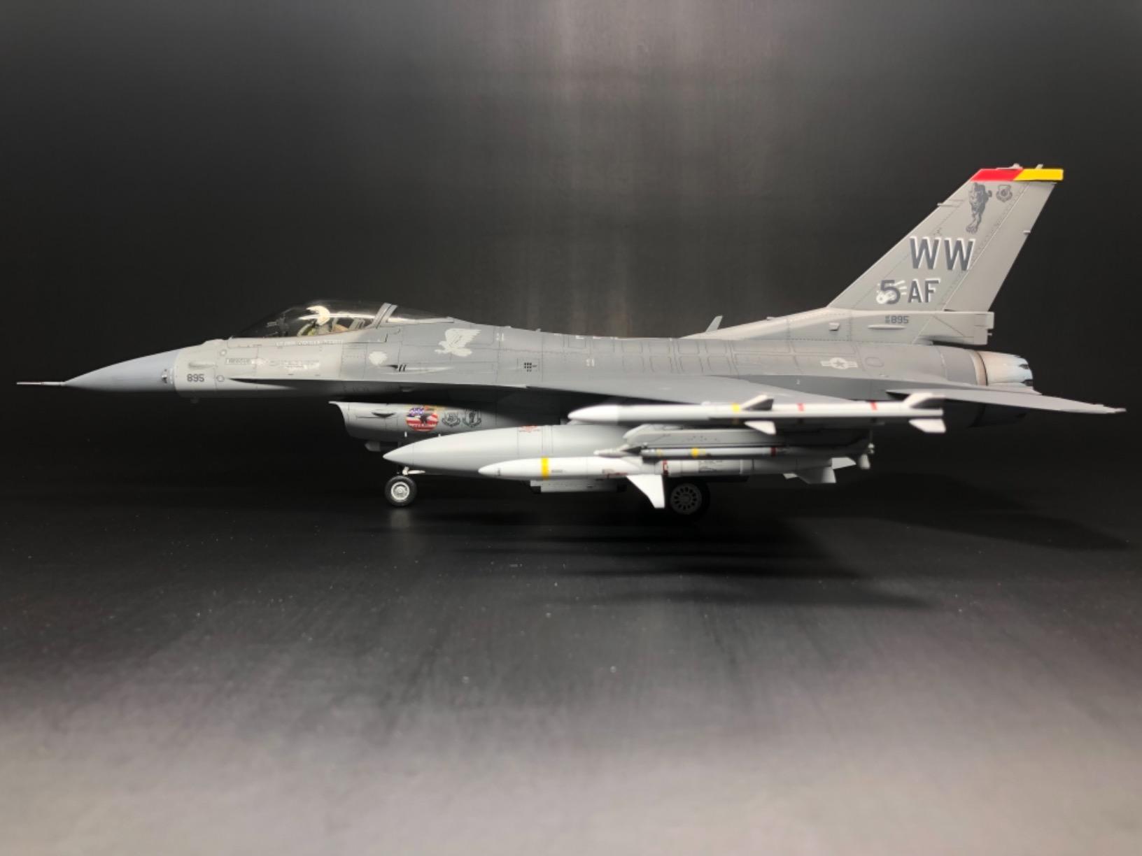 Tamiya 61098 1/48 Lockheed Martin F-16CJ Plastic Model Airplane Kit customer photo 1