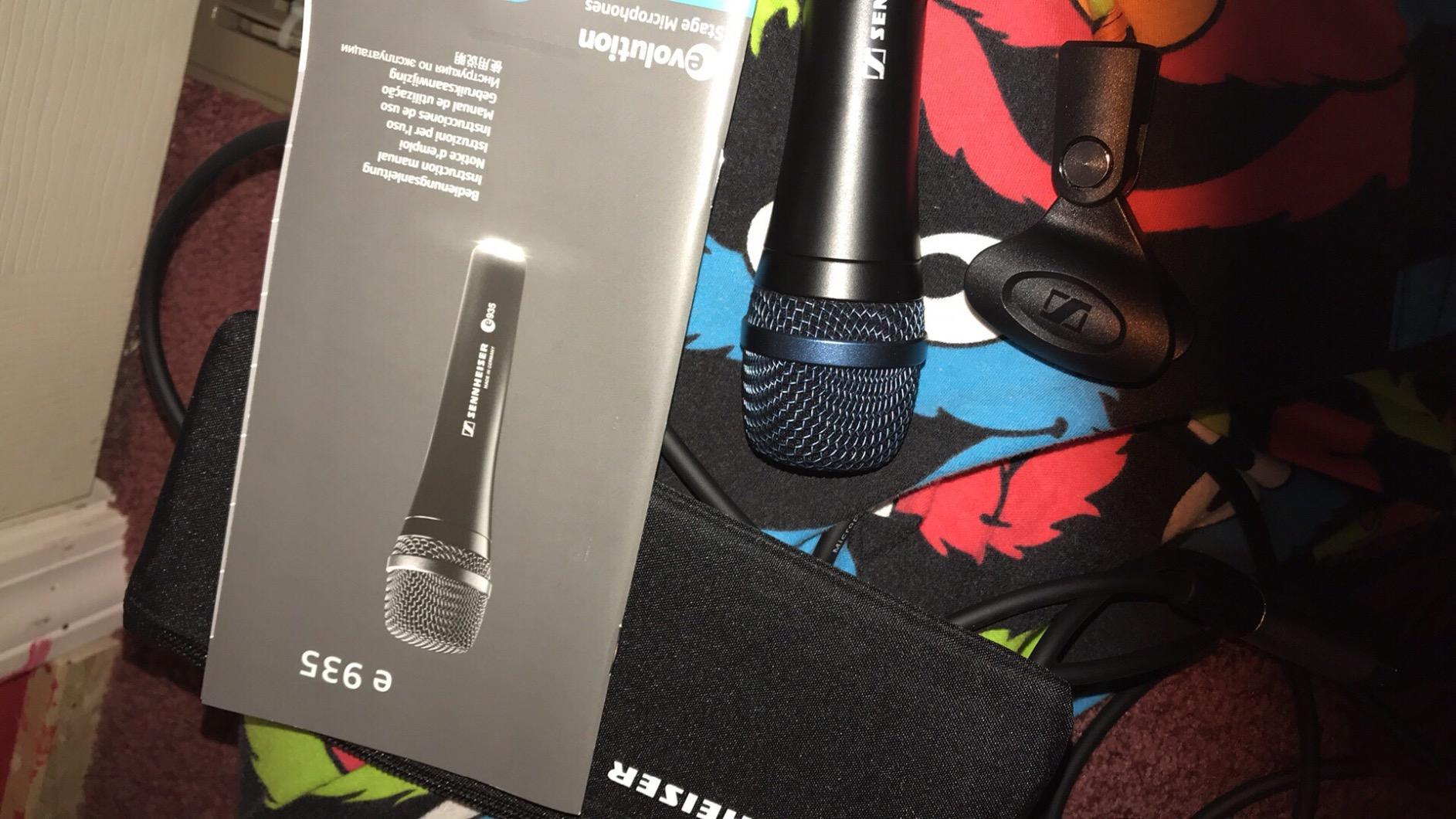 Sennheiser Pro Audio e 935 Cardioid Dynamic Vocal Microphone customer photo 1