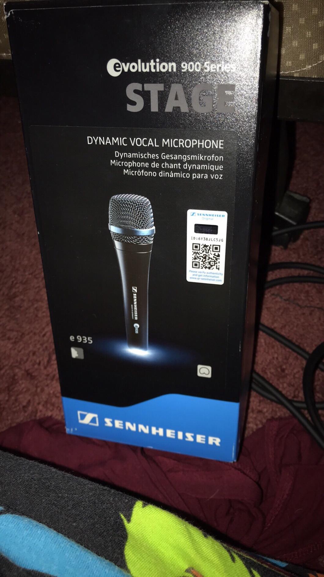 Sennheiser Pro Audio e 935 Cardioid Dynamic Vocal Microphone customer photo 2