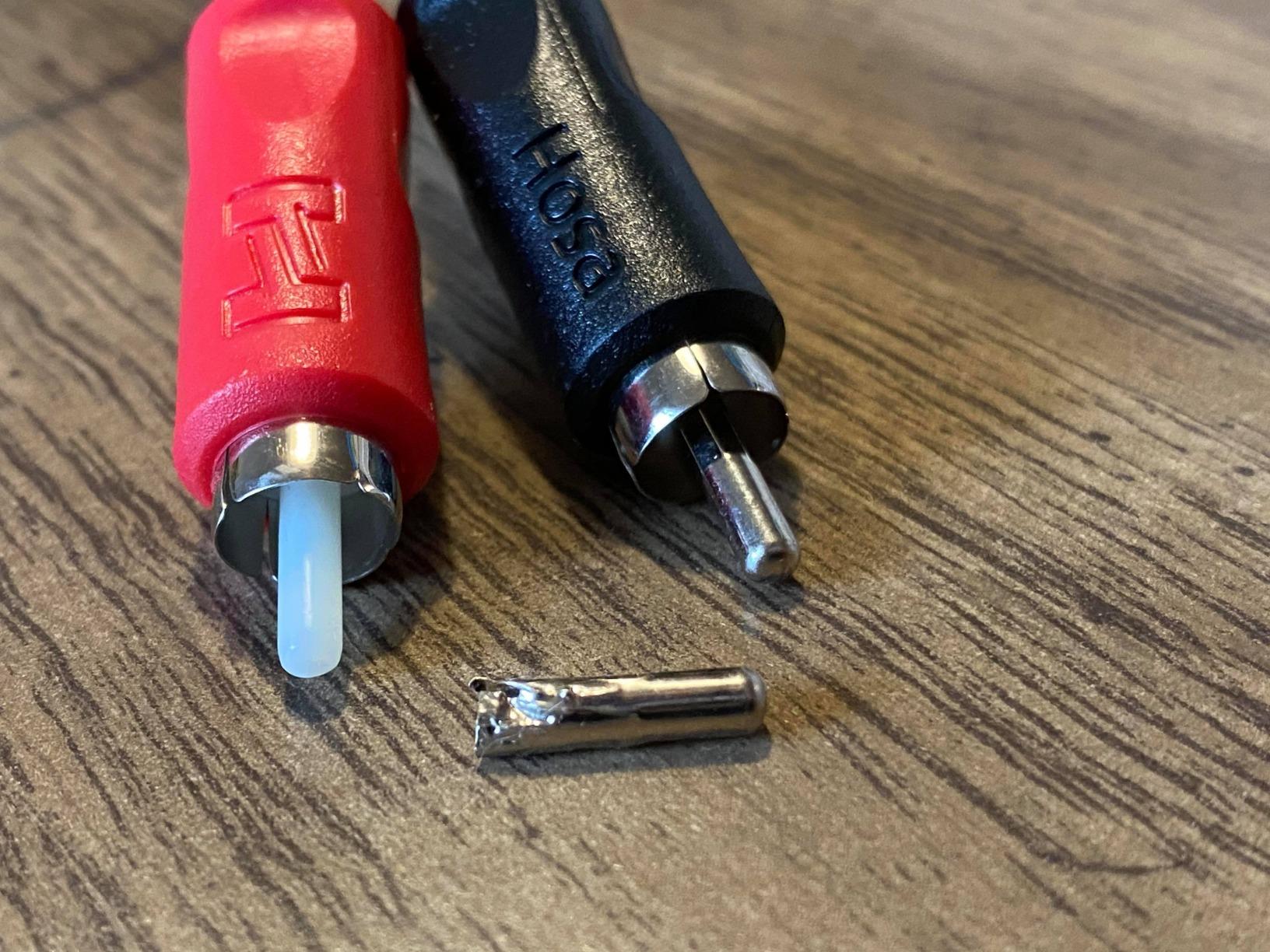 Hosa CRA-202DJ Stereo Interconnect, Dual RCA to Dual Right-Angle RCA with Ground Wire, 6.6 Feet customer photo 1