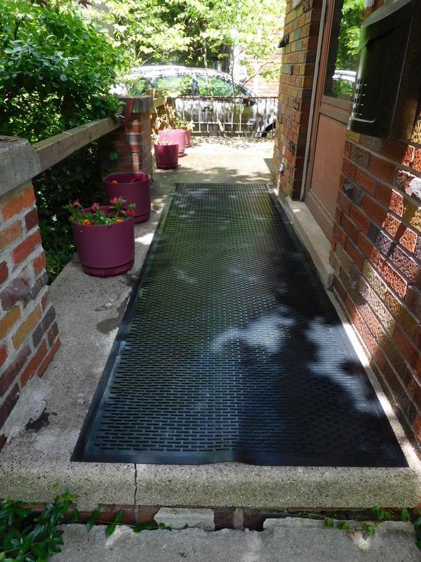 Guardian 14040600 Clean Step Scraper Outdoor Floor Mat, Natural Rubber, 4'x 6', Black, Ideal for Any Outside entryway, Scrapes Shoes Clean of Dirt and Grime customer photo 1