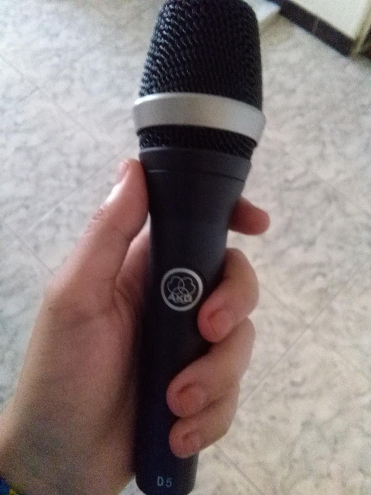 AKG D5 Vocal Dynamic Microphone customer photo 2