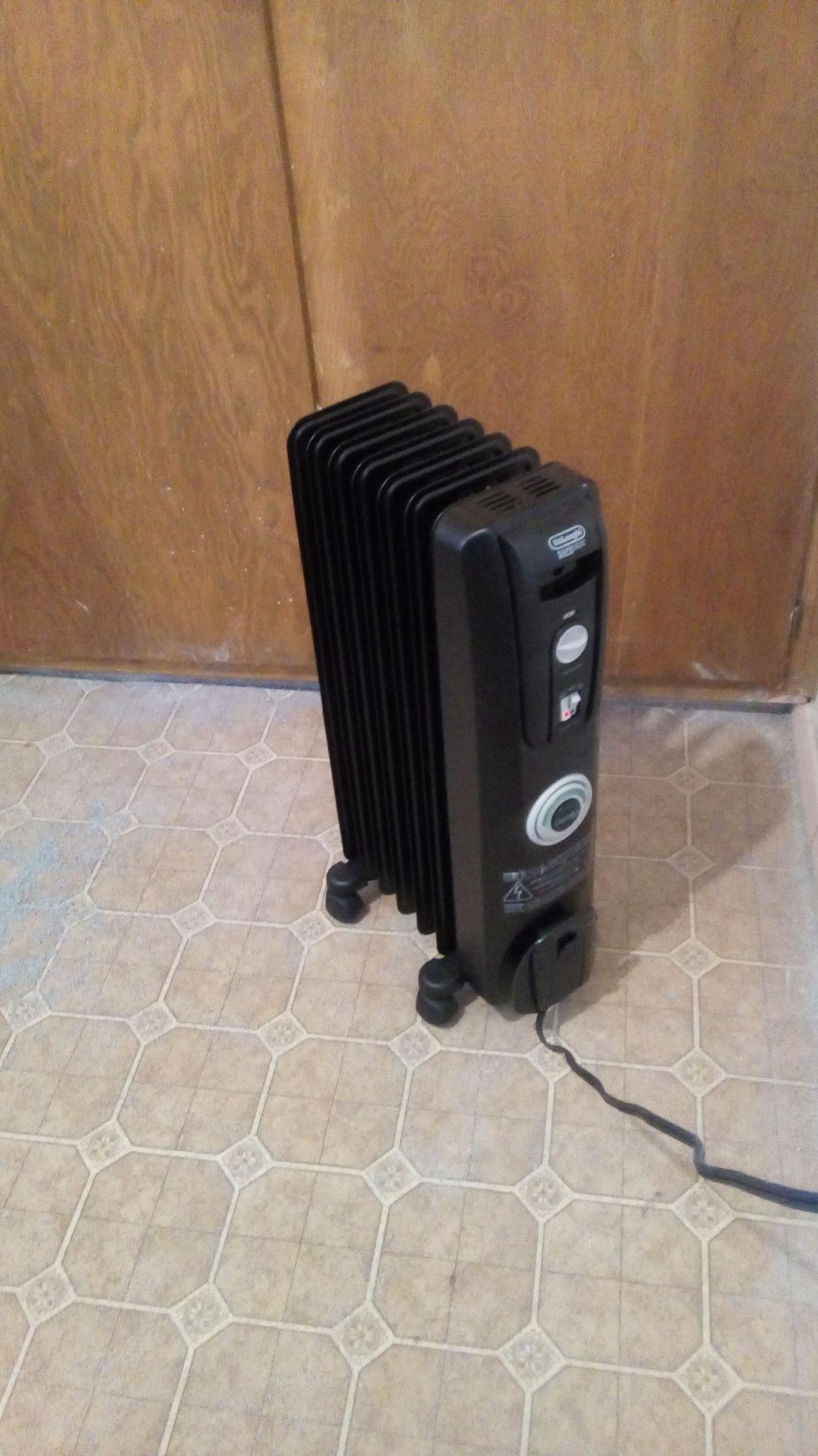 De'Longhi Oil filled Radiator Heater, 1500W Electric Space Heater for indoor use, portable room heater, Energy Saving, full room like office and bedroom with safety features, EW7707CM customer photo 1