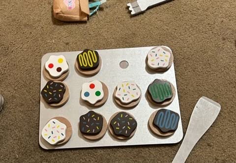 Melissa & Doug Slice & Bake Cookie Set with Wooden Play Food, Colorful Toppings & Play Kitchen Accessories, Preschool Learning Toys for Girls & Boys 3+ customer photo 1