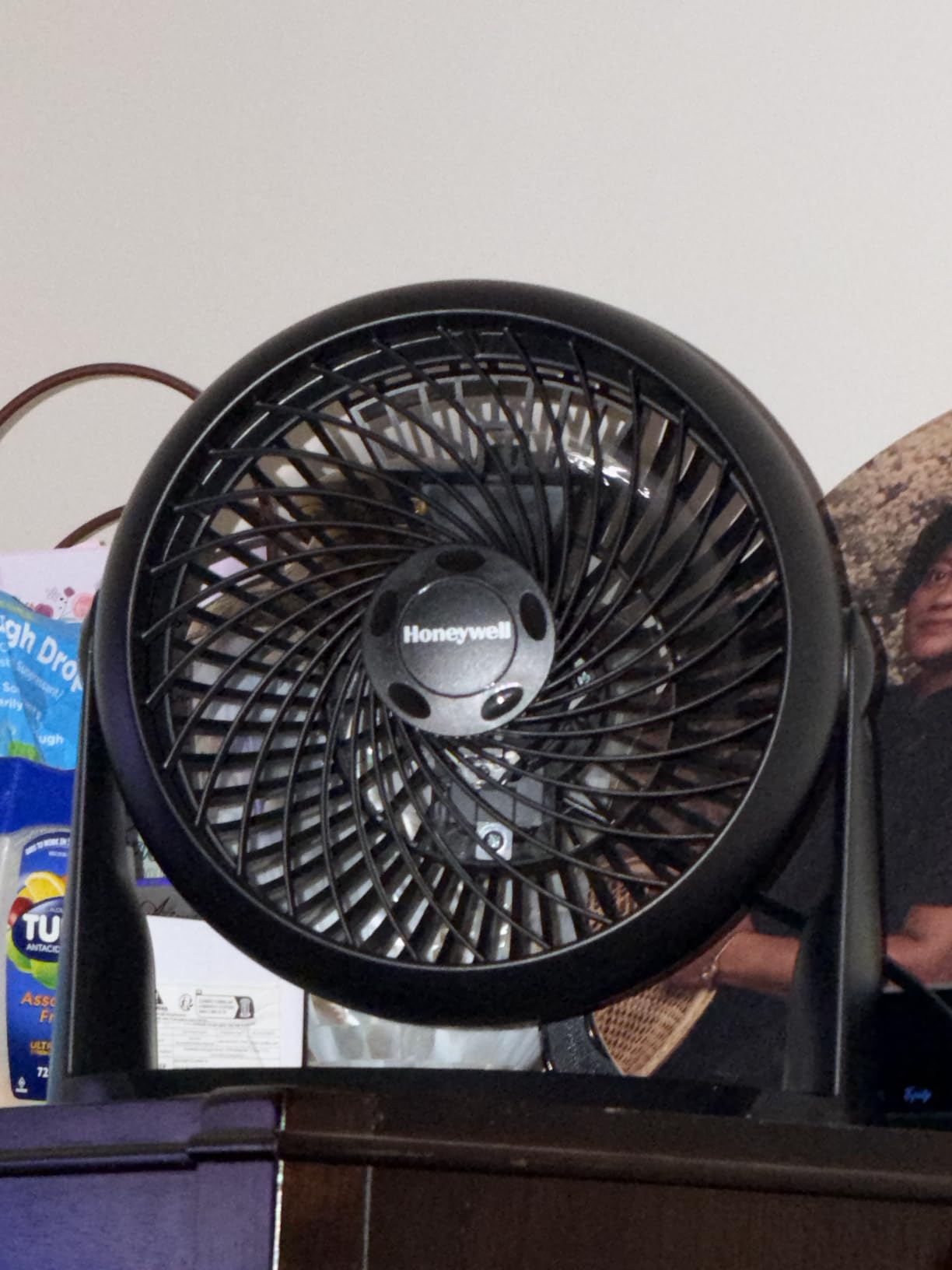 Honeywell TurboForce Air Circulator, Small Tabletop Fan, Quiet Personal Fan for Home or Office, 3 Speeds, 90 Degree Pivoting Head, Black, HT900 customer photo 1