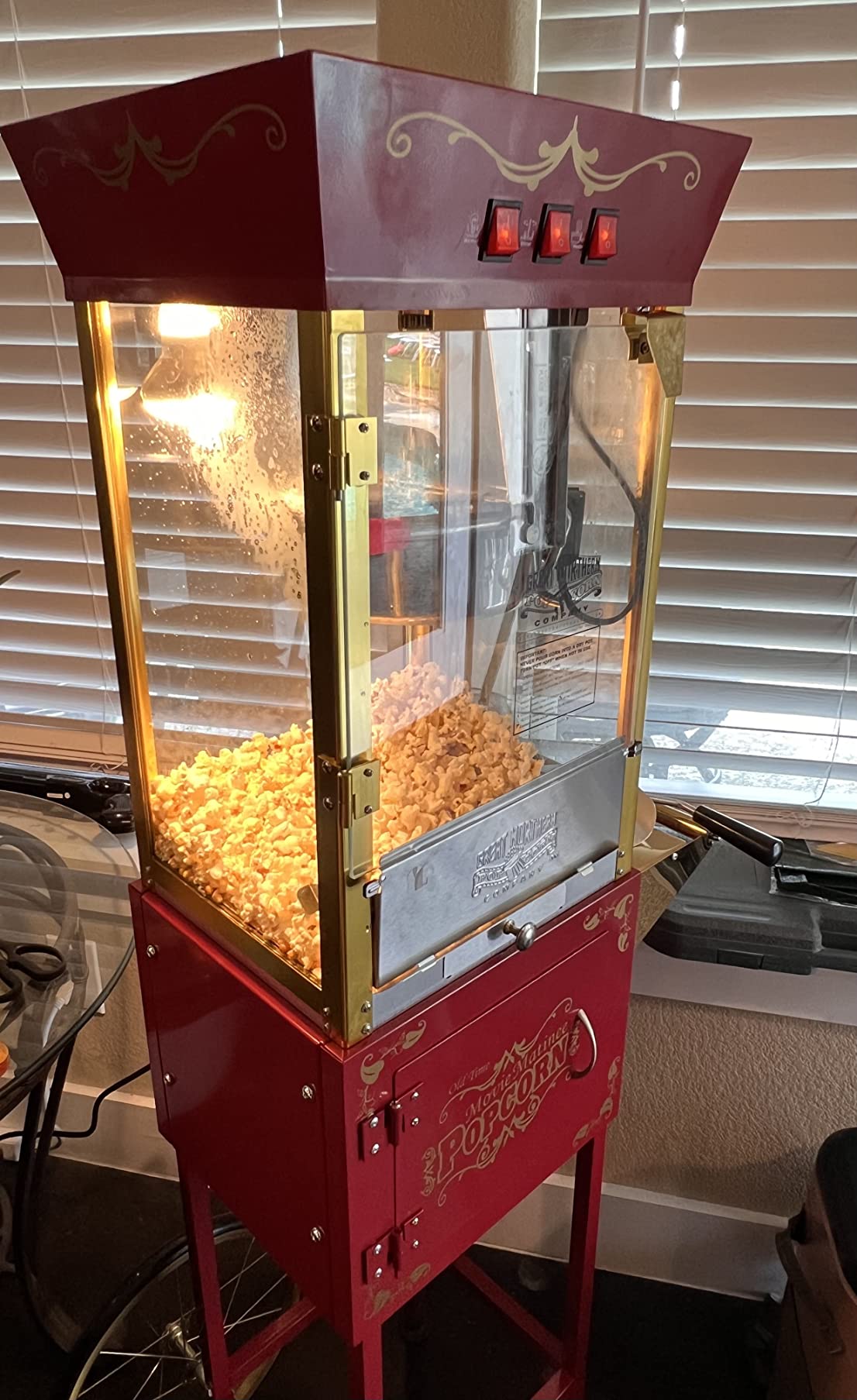 Great Northern Popcorn Matinee 8oz Popcorn Machine Cart with Kernels, Red | Popcorn Maker Machine with Wheels, Stainless Steel Kettle Popper, Reject Kernel Tray, Warming Light, and 5 Kernel Packs customer photo 1