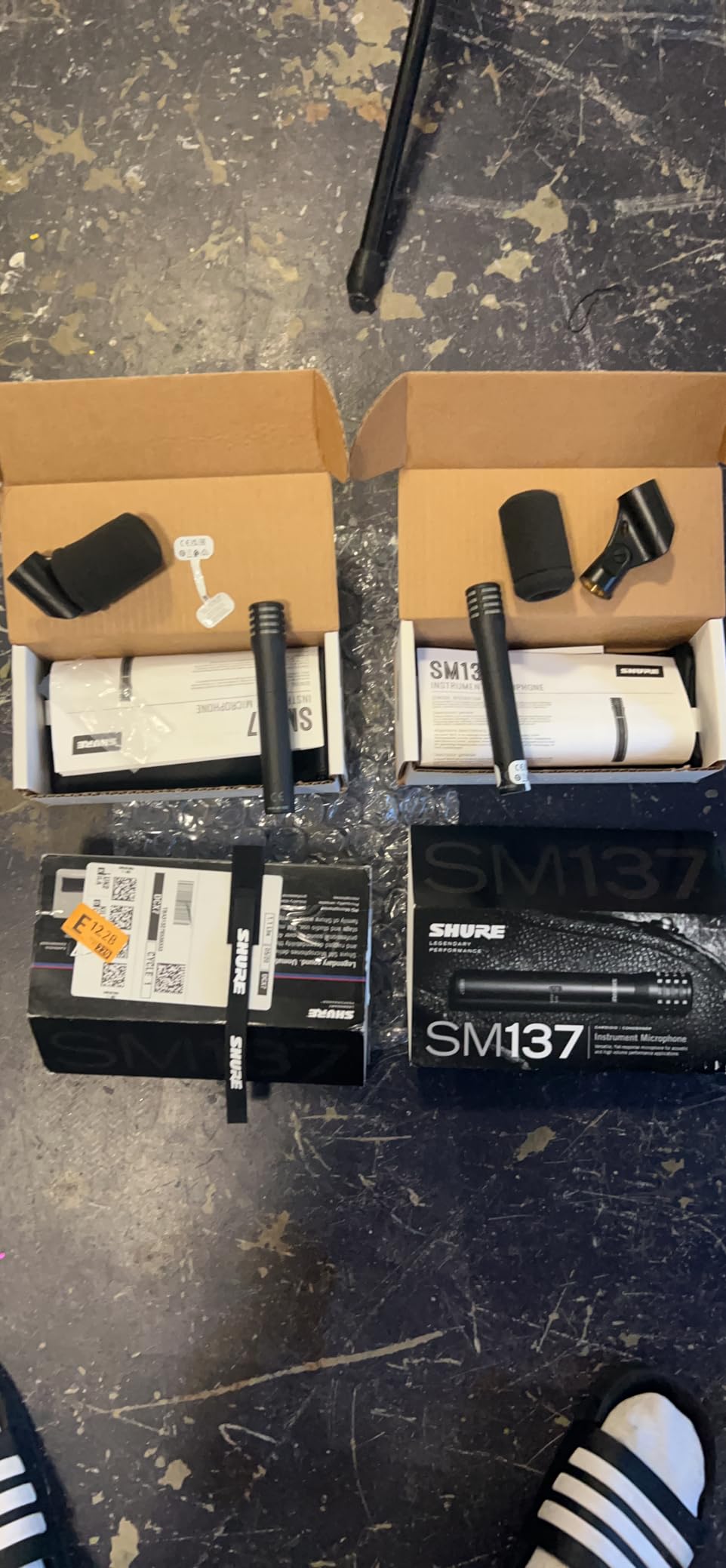 Shure SM137 Cardioid Condenser Microphone, Ultra-thin Diaphragm, Class-A Preamplifier, 15dB Pad, Low Self-Noise, XLR Connectivity, 20-Inch Microphone Cable, Mic Clip, Zippered Pouch customer photo 2
