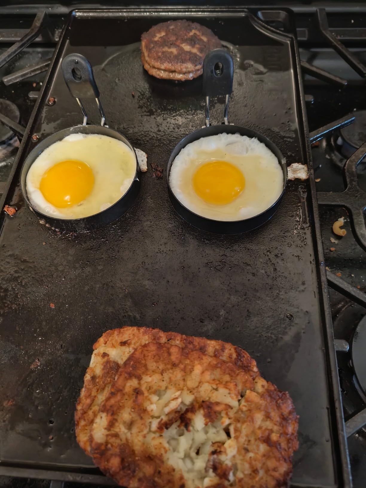 Lodge Reversible Cast Iron Grill/Griddle Pan, 16.75 x 9.5 Inches customer photo 1