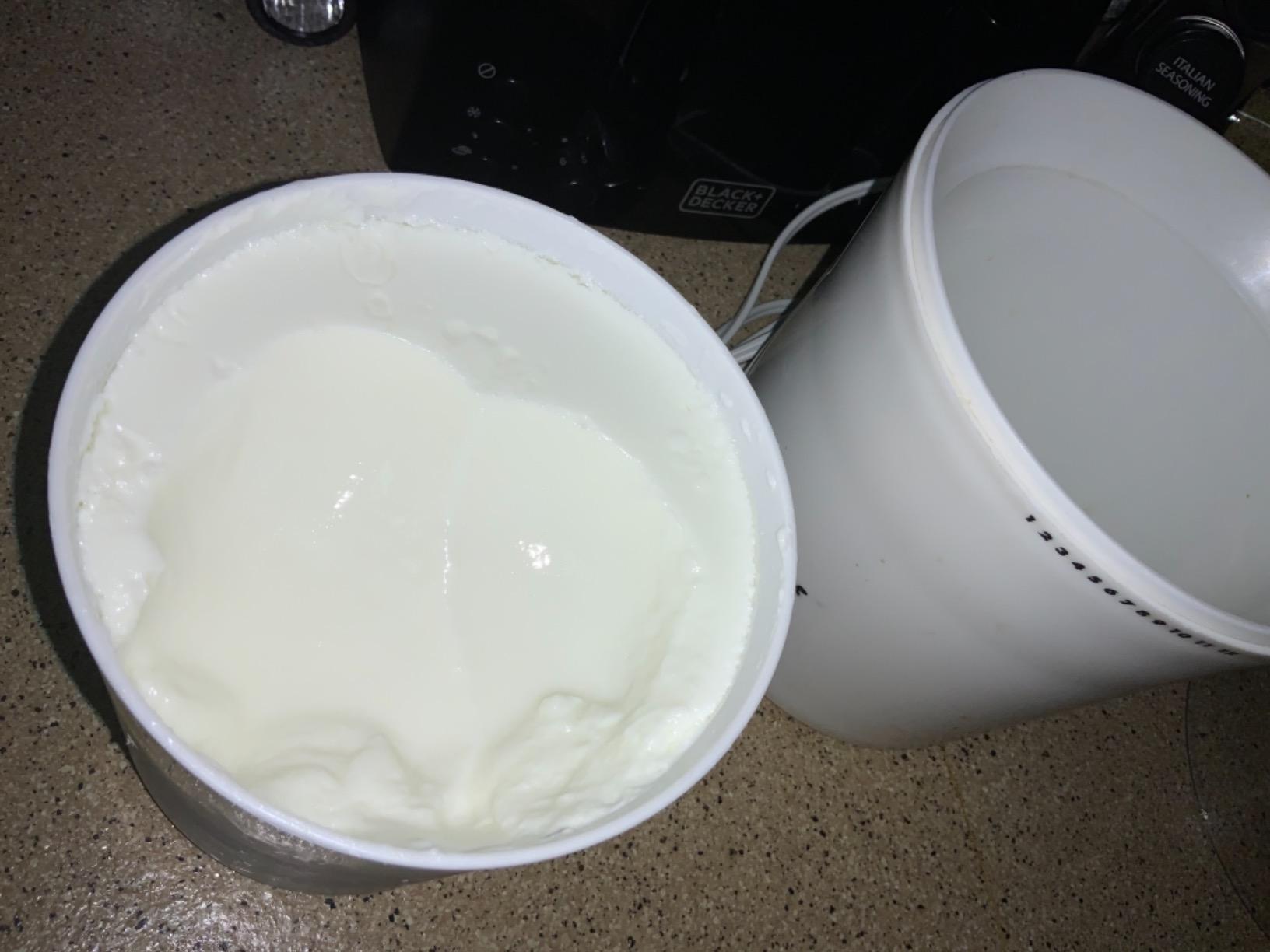 Euro Cuisine YM260 Yogurt Maker with Adjustable Time & Temperature Control, 2-Quart Glass Jar, Free Thermometer & Cotton Strainer Bag, 2025 Edition, White, Make Yummy Organic Probiotic Yogurt at Home customer photo 1