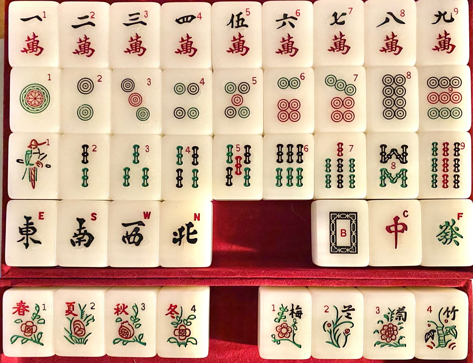 Yellow Mountain Imports Classic Chinese Mahjong Game Set, Champagne Gold - with 148 Medium Size Tiles and a Wooden Case - for Chinese Style Game Play customer photo 1