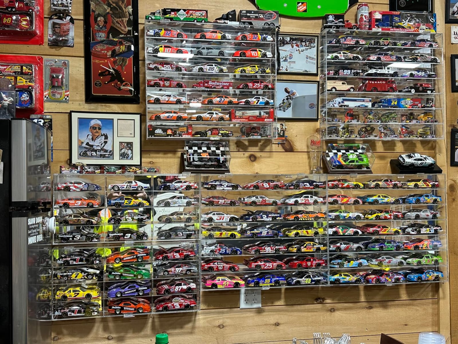 Clear Acrylic Display Case for 1:24 Scale Diecast Toy Model Cars Hot Small Toy Wheels Storage Showcase, 98% UV Protection, 4mm Thick Acrylic 24 Compartments customer photo 1