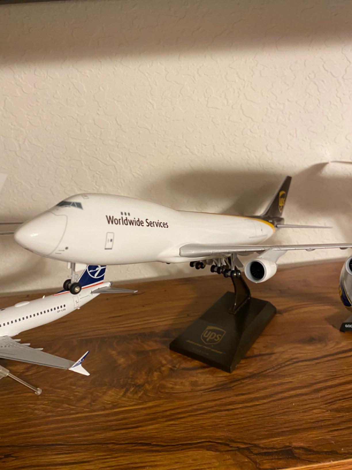 Daron Skymarks UPS 747-400F Airplane Model Building Kit with Gear 1/200-Scale, White, Black customer photo 1