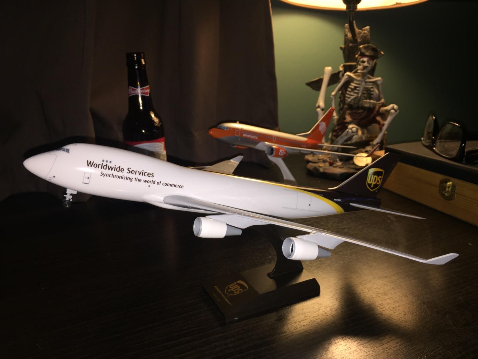 Daron Skymarks UPS 747-400F Airplane Model Building Kit with Gear 1/200-Scale, White, Black customer photo 2