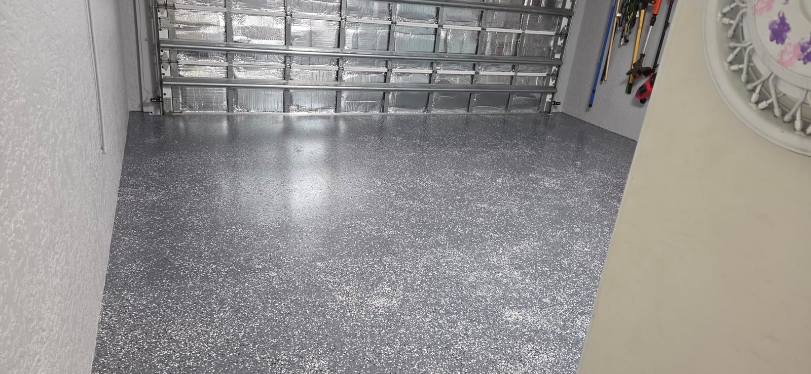 Rust-Oleum EpoxyShield Gloss Gray Garage Floor Coating Kit | Epoxy Garage Floor System, Hot Tire And Chemical Resistant, Professional Finish, 1 Car customer photo 2