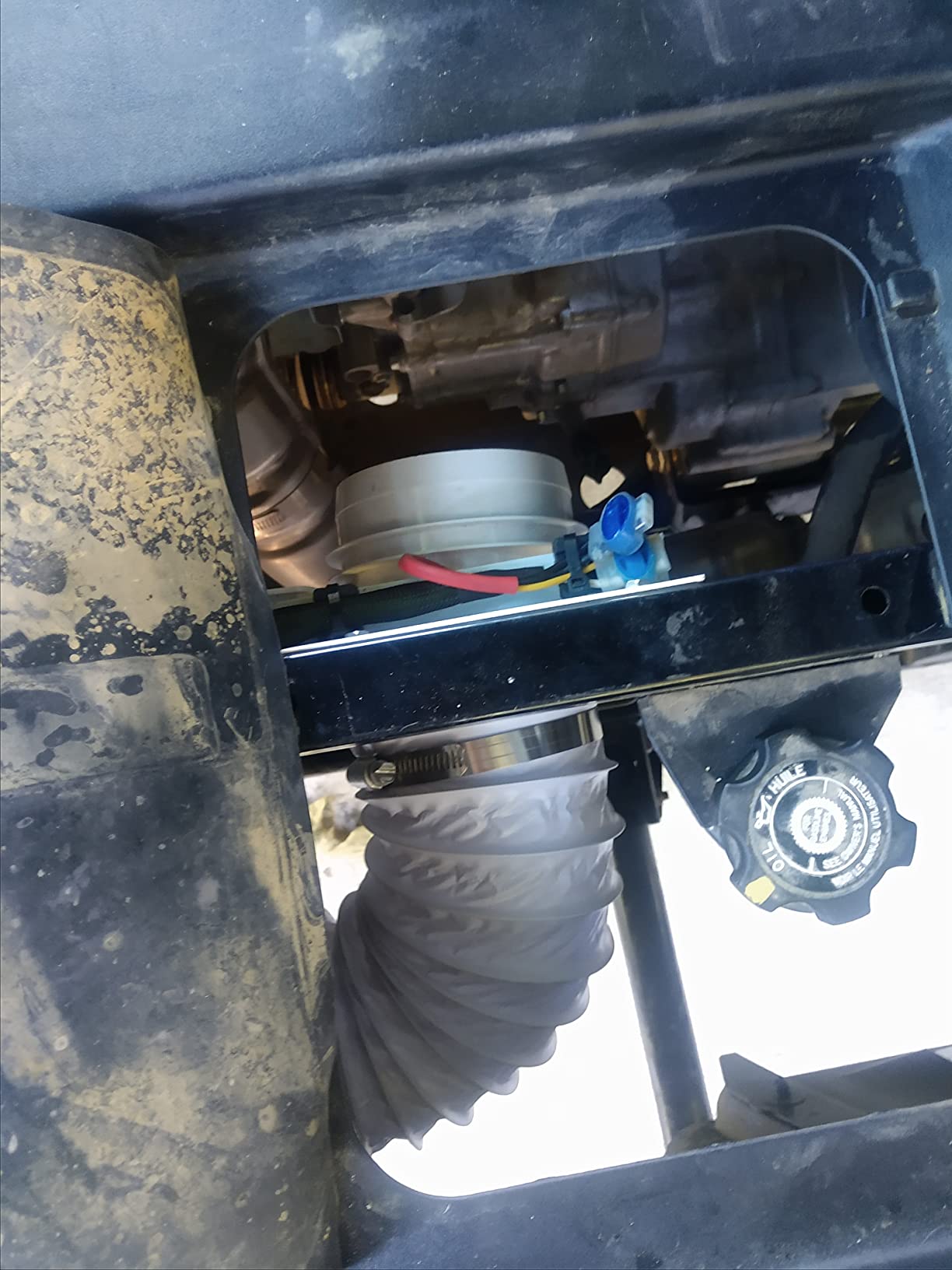 Attwood Turbo 4000 In-Line Bilge Blower 4 Inch 12V | High-output airflow supports efficient bilge ventilation and safety customer photo 1