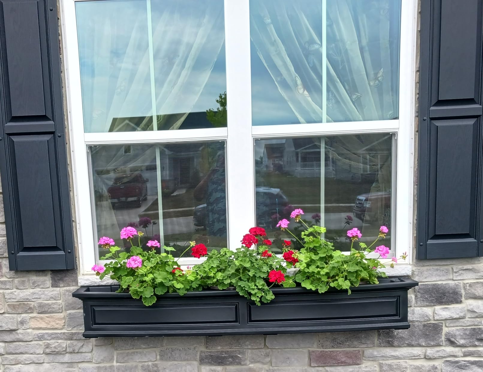 Mayne Nantucket 36in Self-Watering Rectangular Window Box Planter, White customer photo 1