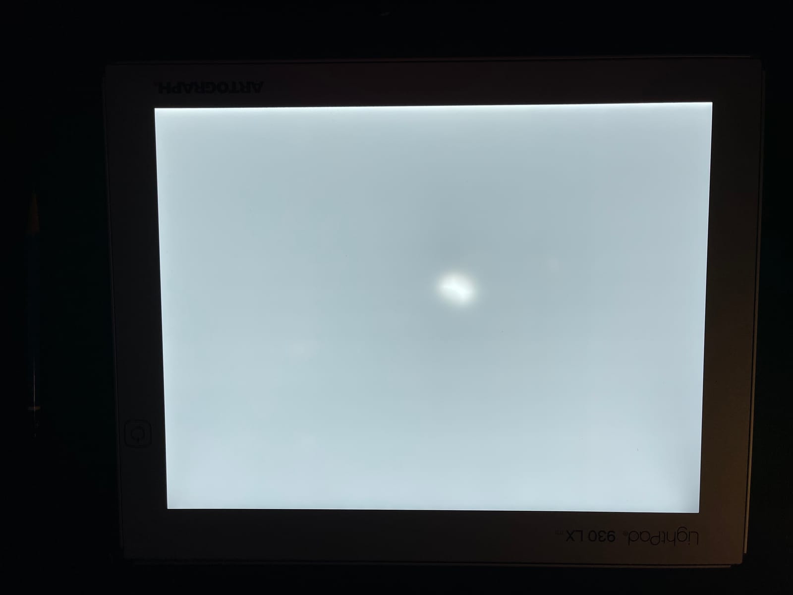 Artograph LightPad 950 LX Thin Dimmable 24x17 Inch Artist Light Box with UV Free LED Light for Tracing, Drawing, and Patterns, Silver customer photo 2
