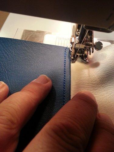 SINGER 4423 (Grey) High Speed Heavy Duty Sewing Machine with Accessory Kit | 23 stitches deliver 97 applications, 50% more power for denim and canvas, 1100 stitches/min, metal frame, 1-step buttonhole customer photo 2