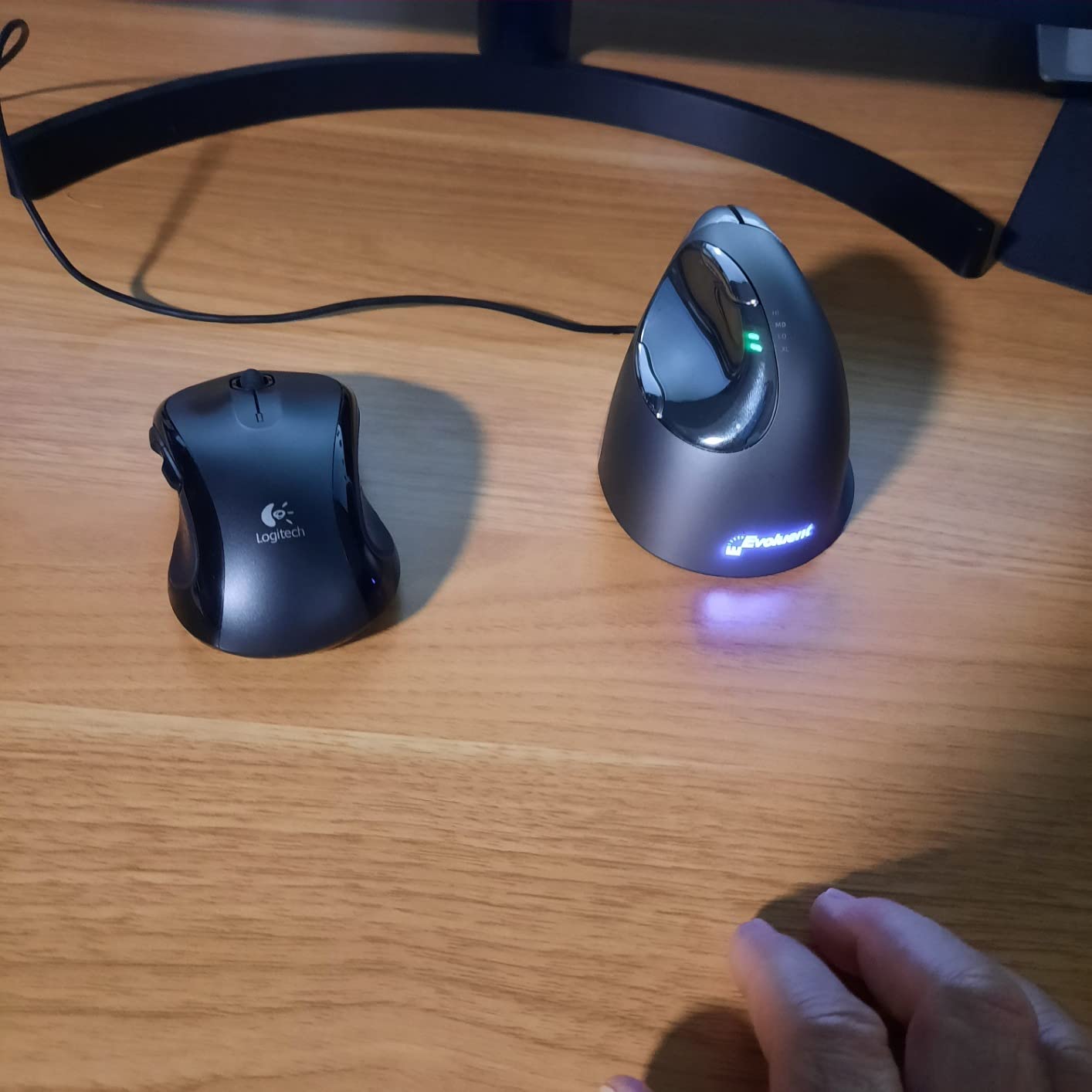 Evoluent - World's Original Vertical Mouse, Wired Ergonomic Mouse for Right Hand, Medium to Large, Helps with Carpal Tunnel and Wrist Strain, Customizable 6 Buttons, 4 Speed Settings, Comfortable Grip customer photo 1