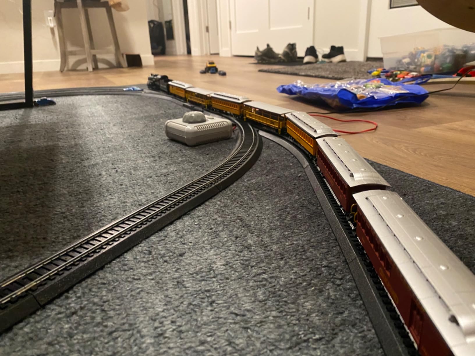 Bachmann Trains - Durango & Silverton Ready To Run Electric Train Set - HO Scale, Yellow customer photo 1