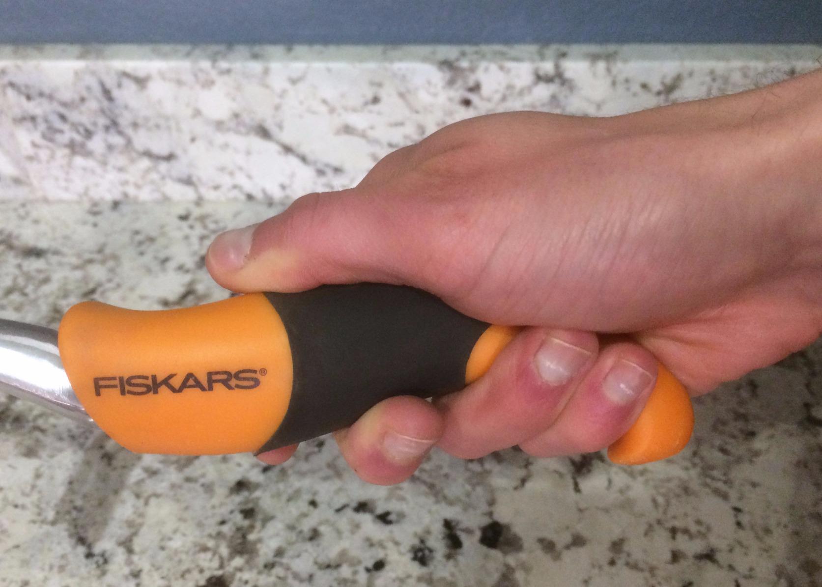Fiskars Ergo Cultivator for Digging, Aerating Soil, and Weeding, Heavy Duty Garden Tool with Hanging Hole customer photo 2