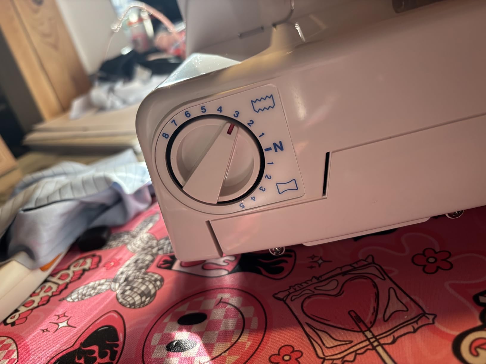 Juki MO-50E 3 or 4 Thread Serger, Lay In Tensions, Adjustable Differential Feed, Built In Rolled Hem, Automatic Lower Looper Threader, Retractable Upper Knife customer photo 2