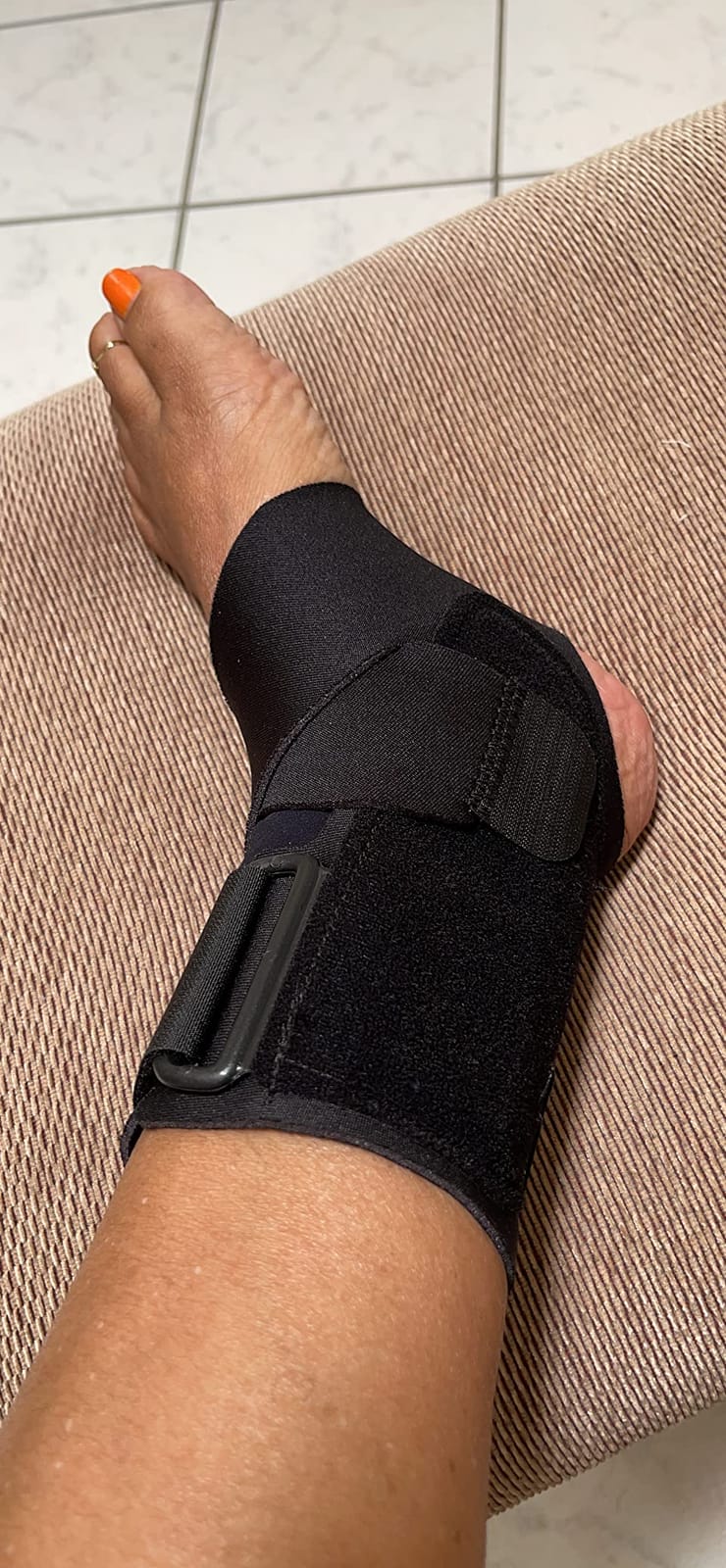 ACE Deluxe Ankle Stabilizer, Adjustable, Black, 1/Pack customer photo 1