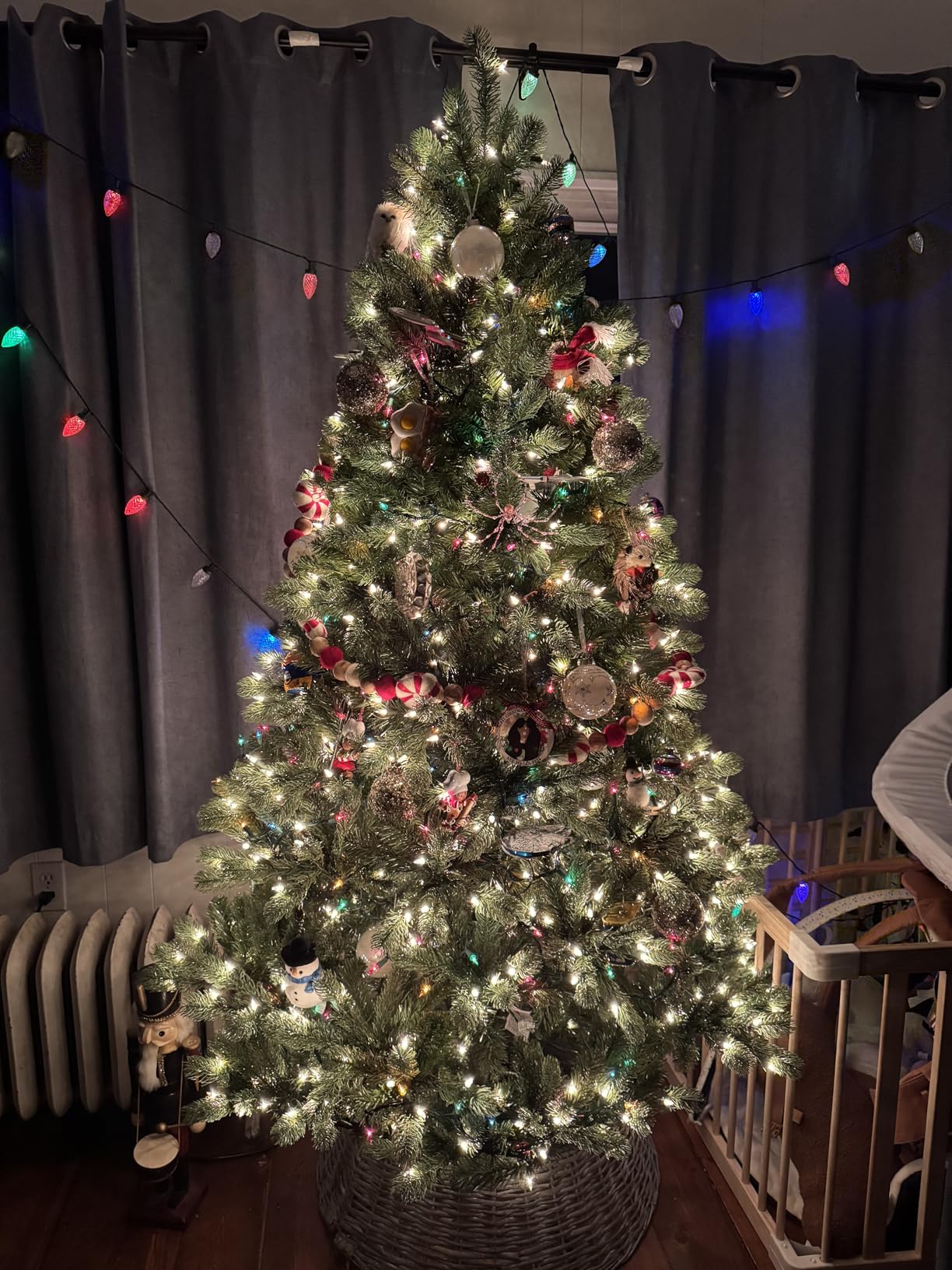 National Tree Company 10ft Pre-Lit Downswept Douglas Fir Christmas Tree, 1,000 Clear Lights, 3,933 Tips, Includes Stand, Artificial, Green customer photo 1