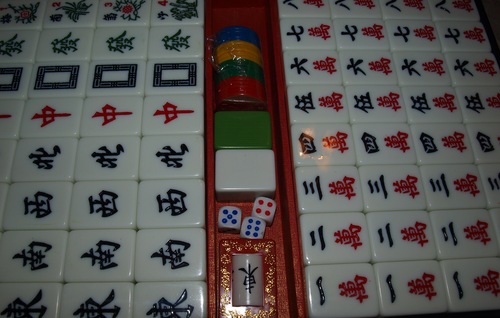 Yellow Mountain Imports YMI Rouge Heritage Chinese Mahjong Set, 146 Tiles | 146 engraved melamine tiles with green bamboo stripe design, red vinyl case, dice, wind indicator, 9.4 lbs. customer photo 2