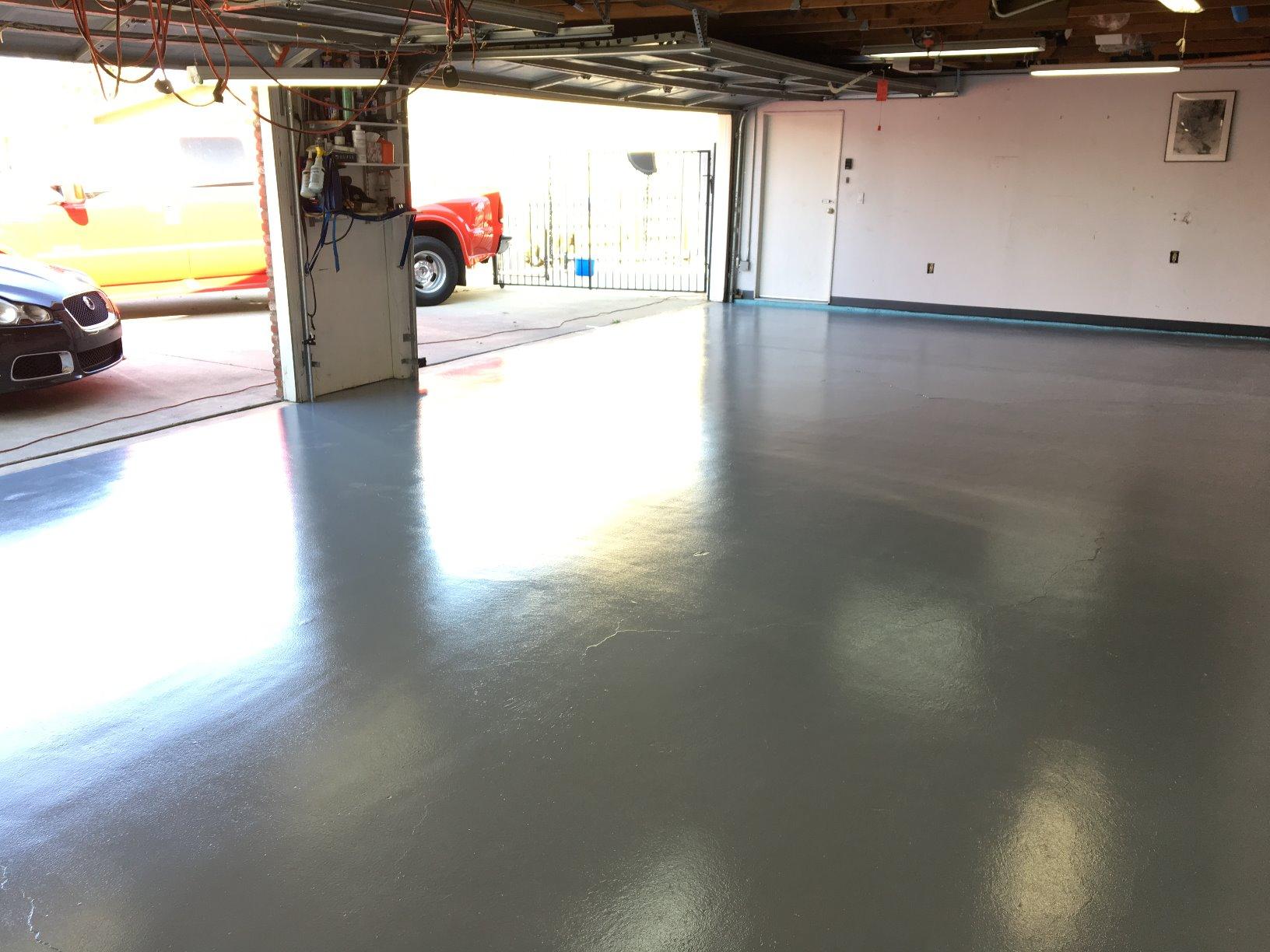 Rust-Oleum 261845 EPOXYSHIELD Garage Floor Coating Kit, 2.5 Car, Gloss Gray customer photo 1