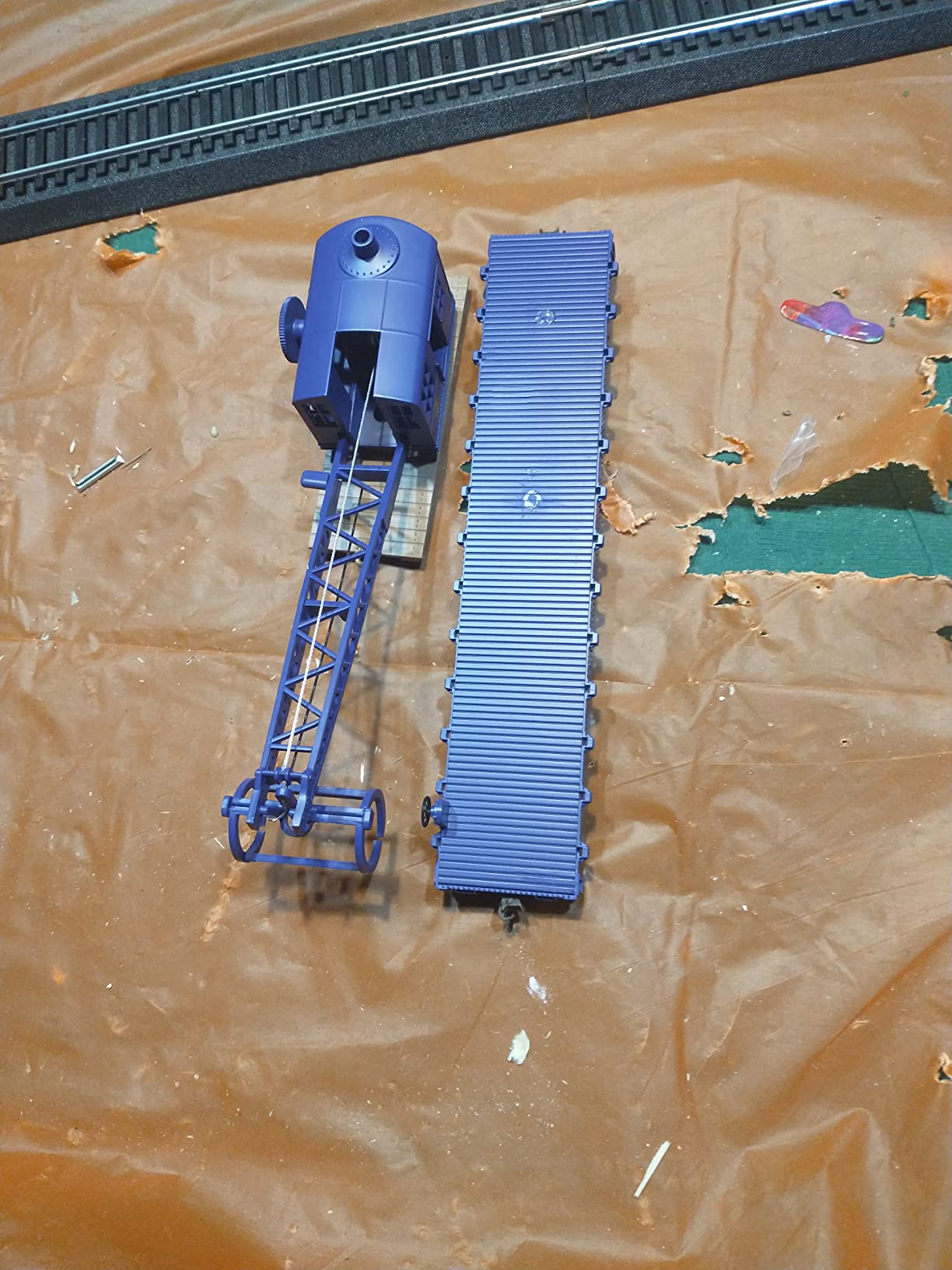 Walthers Trainline Flatcar with Logging Crane-Ready to Run-Alaska Railroad (Blue) 931-1780 HO Scale Model Railroad - Freight Model customer photo 2