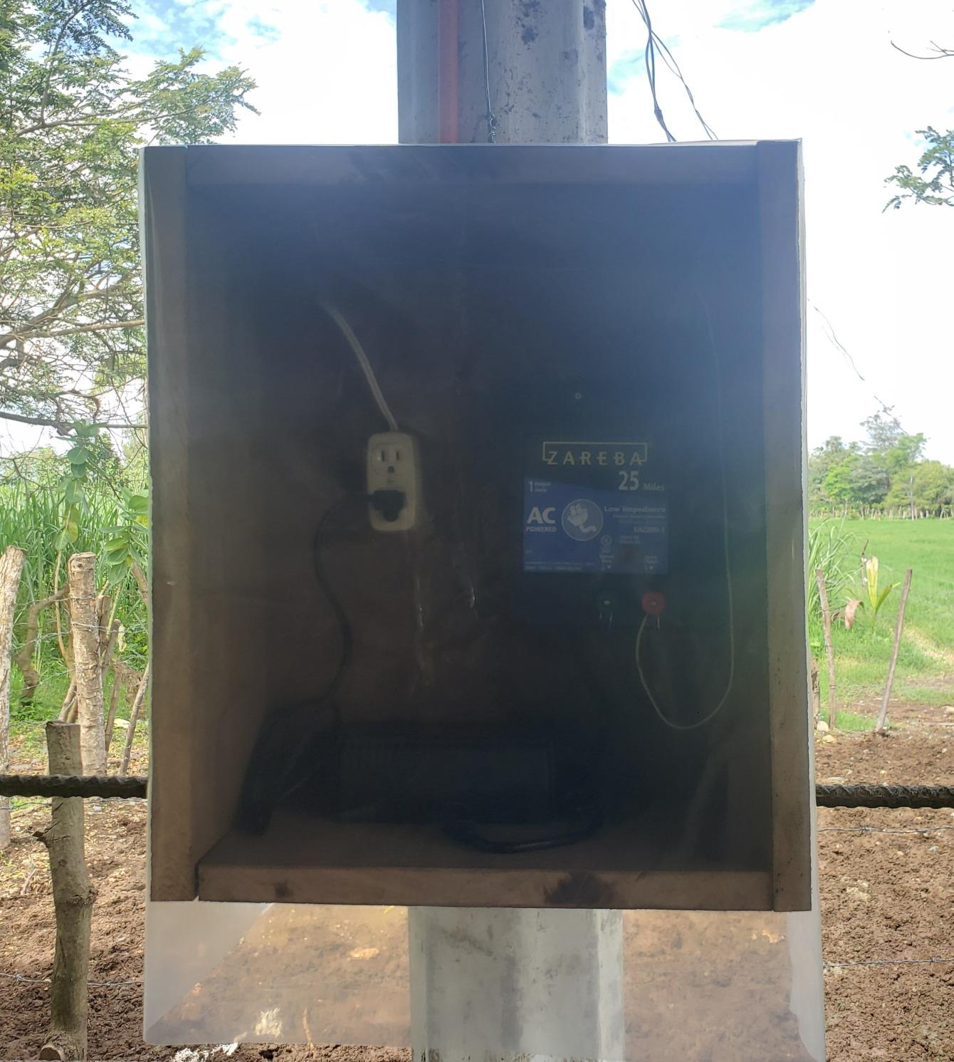 Zareba 25 Mile AC Powered Low Impedance Electric Fence Charger - Plug In Fence Charger - Contain Bulls, Cattle, Dogs, Exotics, Horses & More - Keep Predators Out - EAC25M-Z customer photo 1