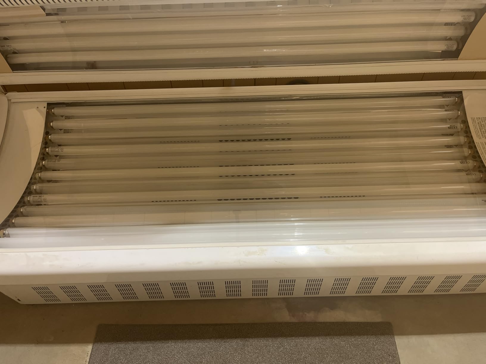 Wolff System Wolff Dark Tan II F71 T12 100W Tanning Bed Bulbs, Box of 24 Lamps customer photo 2