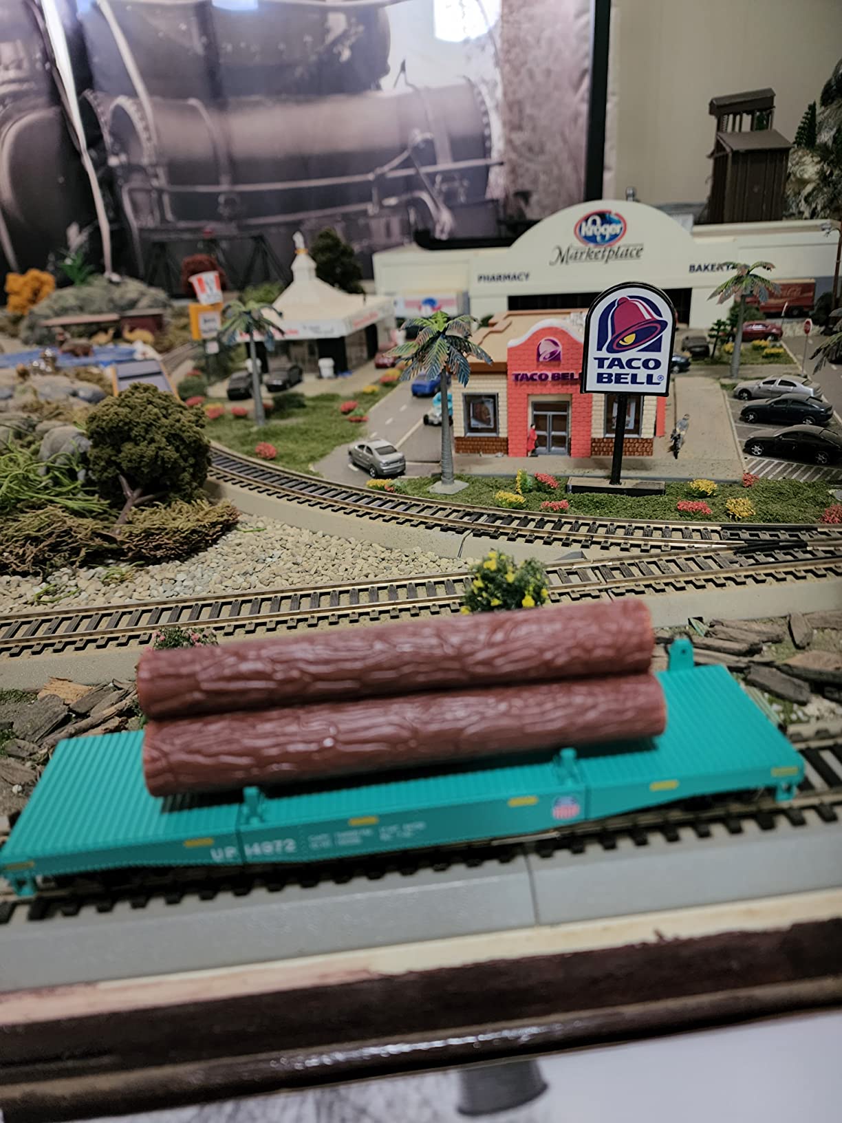 Walthers Trainline Log Dump Car with 3 Logs-Ready to Run-Union Pacific 14972 (MOW Scheme; Green, Yellow Conspicuity Marks) 931-1773 HO Scale Model Railroad - Freight Model customer photo 1