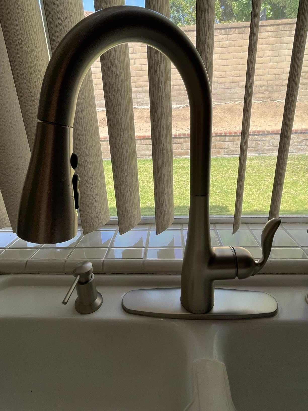 Moen Arbor Spot Resist Stainless One-Handle Pulldown Kitchen Faucet with Sprayer and a Reflex Docking System, Kitchen Sink Faucet Featuring Power Boost for a Faster Clean, 7594SRS customer photo 1
