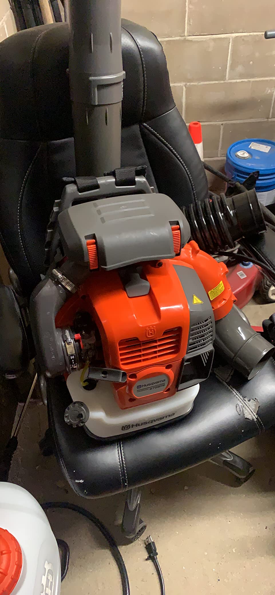 Husqvarna 570BTS Backpack Leaf Blower, 66-cc 4-HP 2-Cycle, 972-CFM, 236-MPH customer photo 2