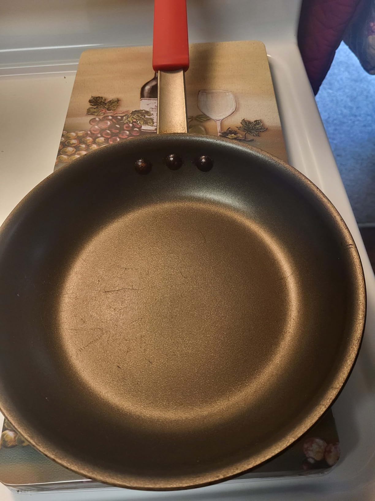 Tramontina Professional 8-Inch Non Stick Small Frying Pan | Heavy-Gauge Aluminum Skillet with Reinforced Nonstick Coating, Red Handle, Dishwasher and Oven Safe, Made in Brazil customer photo 2