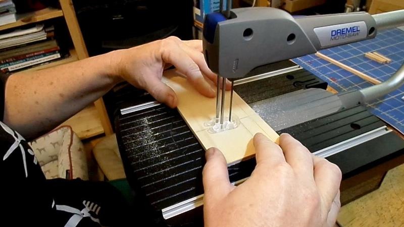 Dremel MS20-01 Moto-Saw Variable Speed Compact Scroll Saw Kit | Cuts various materials such as wood and plastics, Variable Speed, Functions as stationary scroll saw, 4 cutting blades customer photo 2