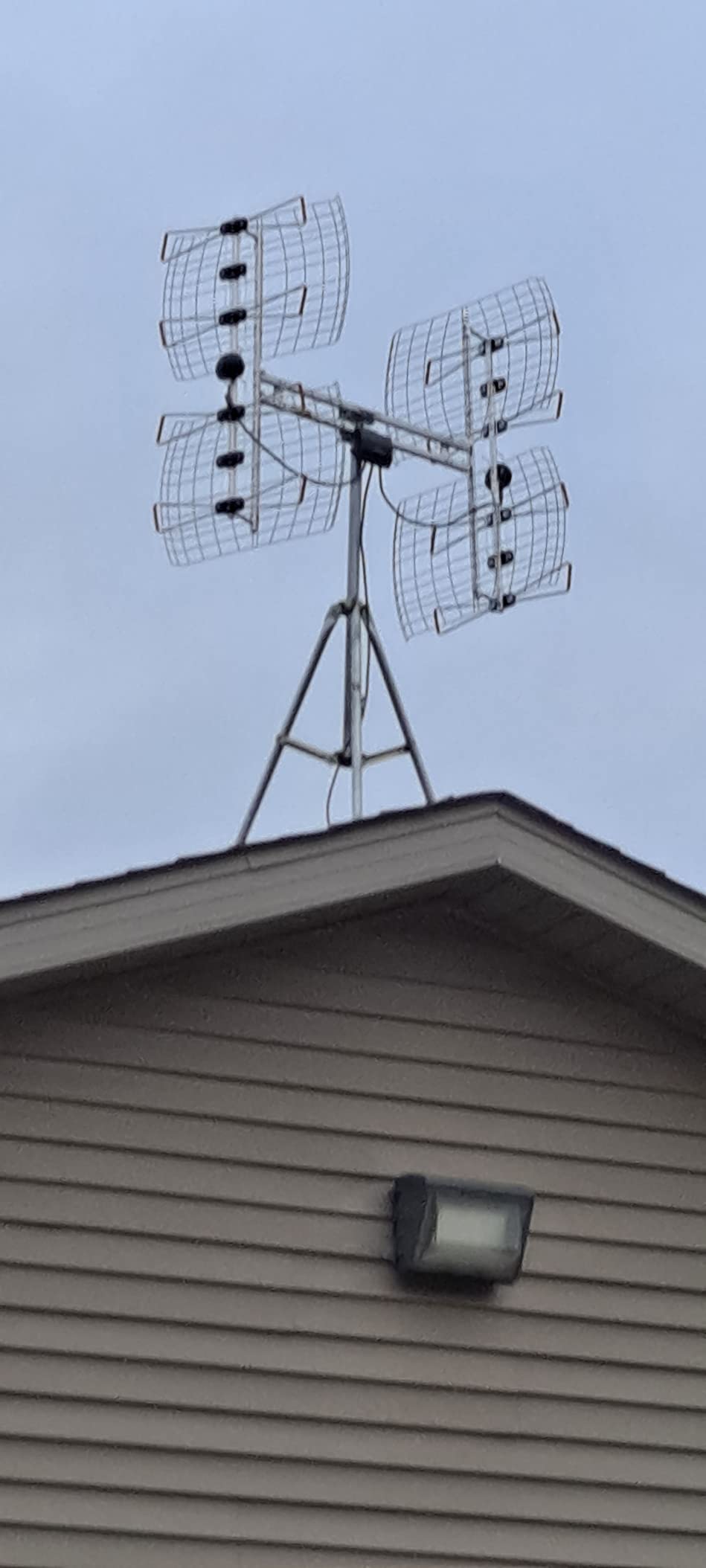 Antennas Direct 8-Element Bowtie UHF Outdoor HDTV Antenna, Multi-Directional, 70+ Mile Range, 4K 8K UHD NEXTGEN TV - w/All-Weather Mounting Hardware customer photo 1