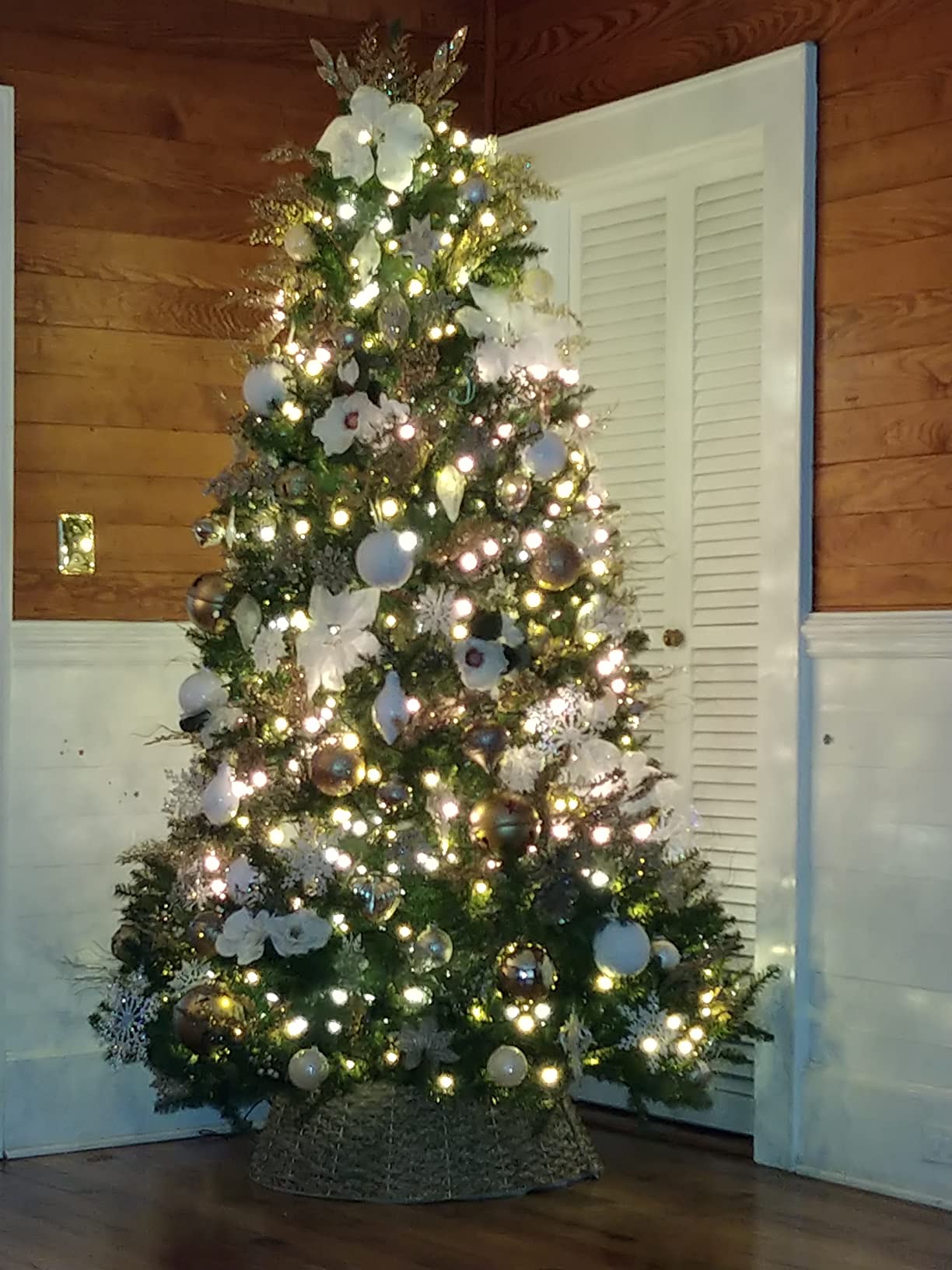 National Tree Company 12ft Unlit Dunhill Fir Artificial Full Christmas Tree | 7,794 Tips, Includes Stand, Green customer photo 2
