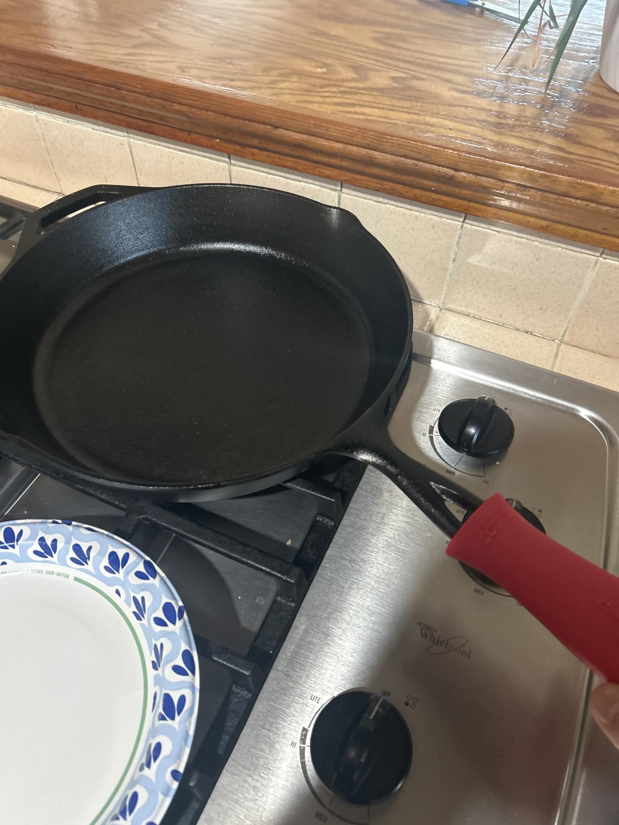 Lodge Pre-Seasoned Cast Iron Skillet with Silicone Handle Holder, 12 Inches customer photo 2