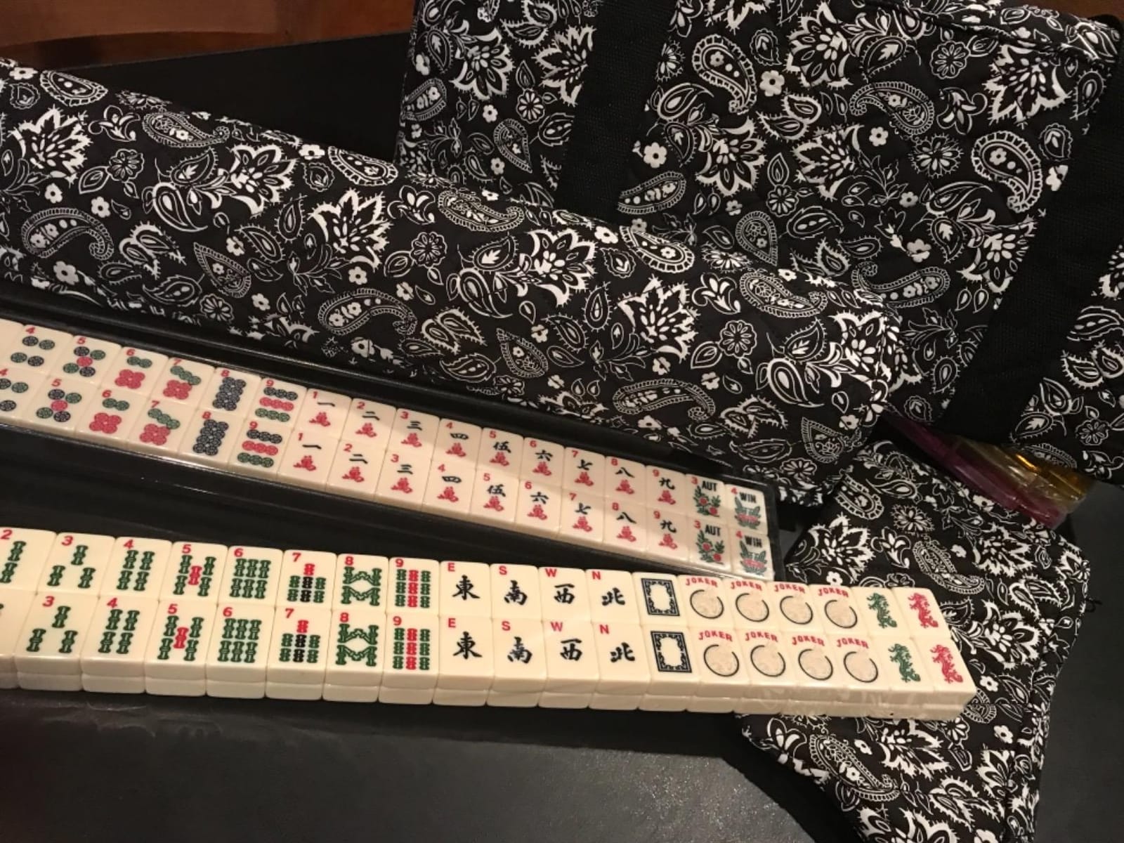Linda Li American Mahjong Set Black Paisley Soft Bag - 166 Ivory Colored Engraved Tiles, 4 All-in-One Rack/Pushers customer photo 2