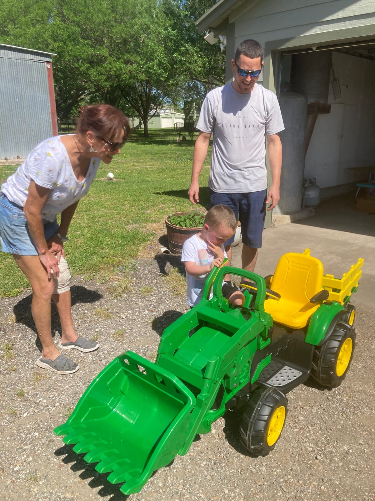 Peg Perego John Deere Ground Loader Tractor Extra-Large 12 Volt Ride on Tractor customer photo 1