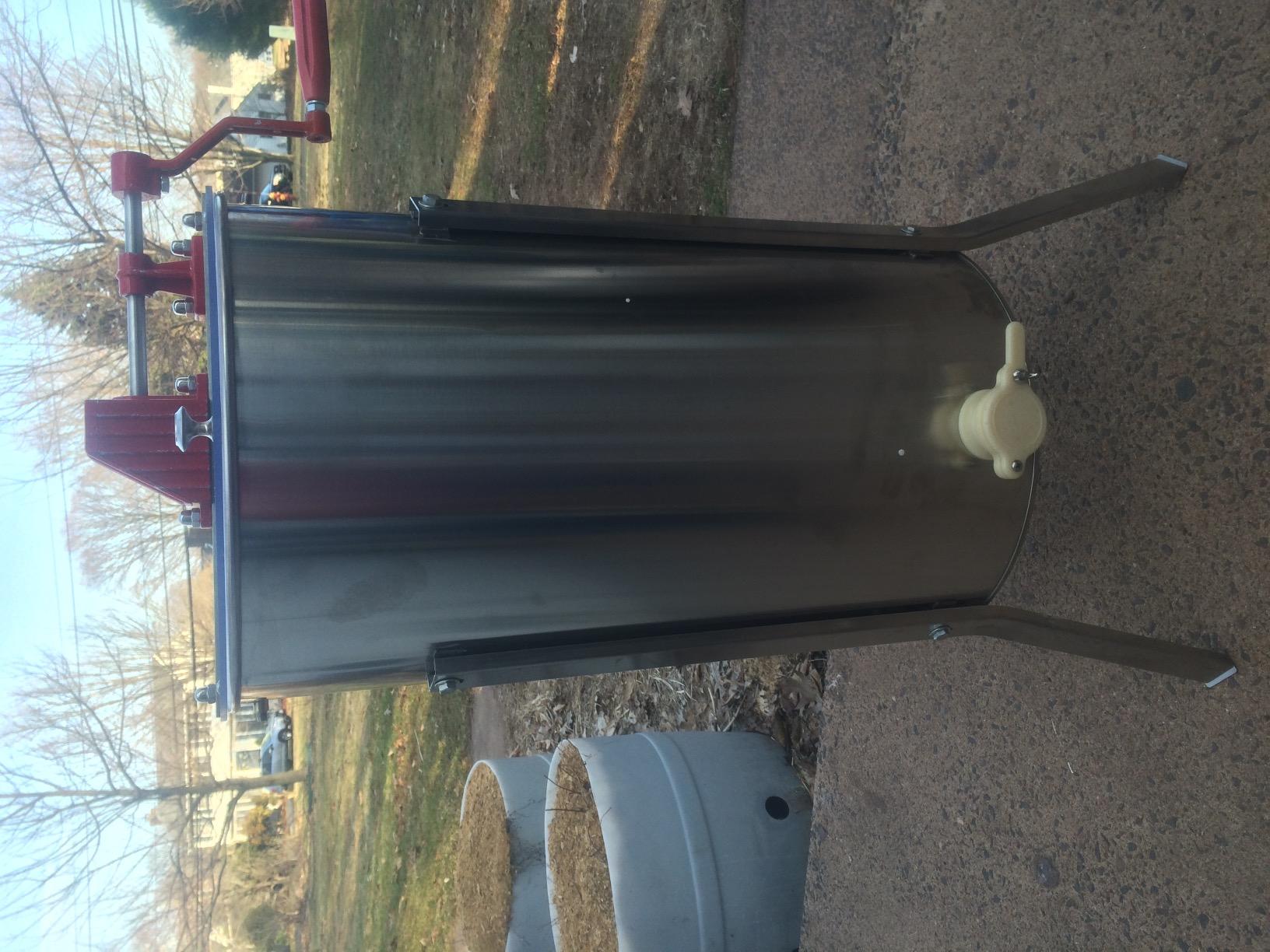 GOODLAND BEE SUPPLY Hardin Professional 2 Frame Manual Honey Extractor, Metallic customer photo 1