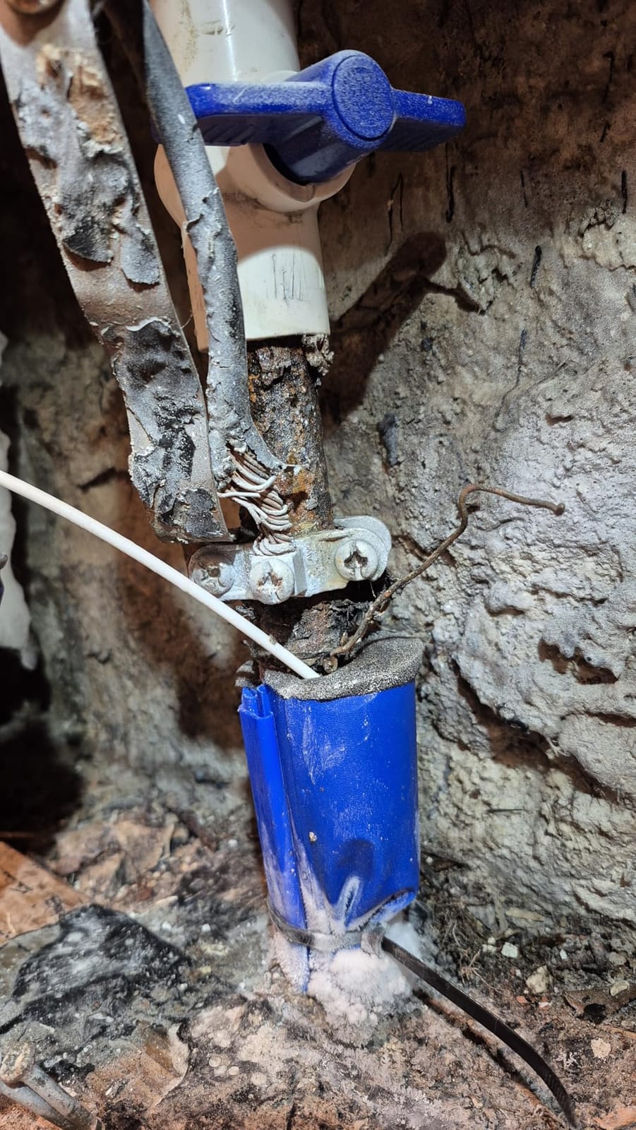 Arctic Hayes ZEK2 Aero Disposable Pipe Freeze Kit with 2 Freezing Jackets for Plumbing Installation, Repair & Maintenance. Freezes Plastic & Metal Pipes (8-28mm Diameter), Blue customer photo 1