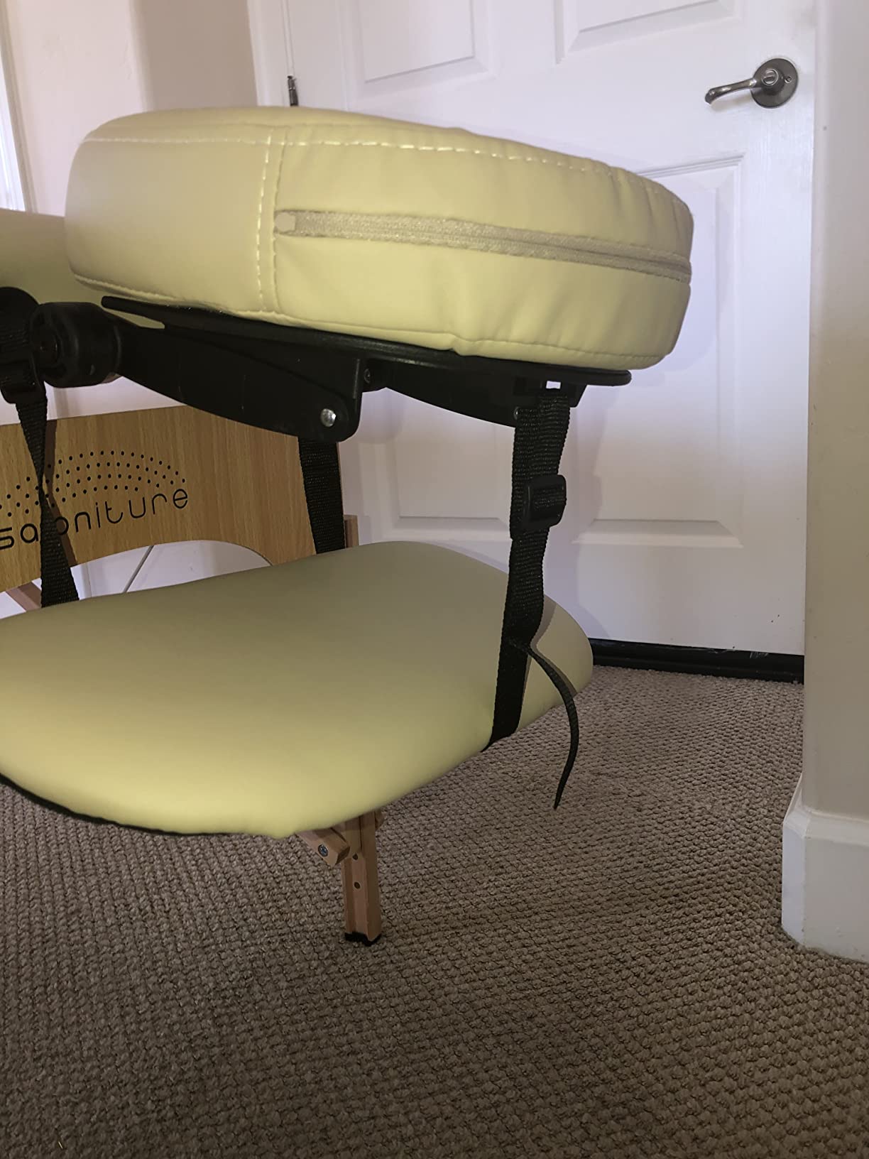 Saloniture Professional Portable Folding Massage Table with Carrying Case - Black customer photo 1