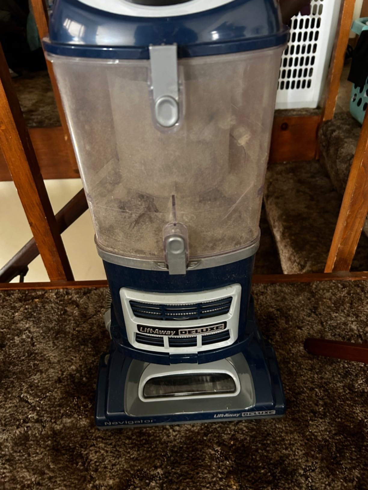 Shark Upright Vacuum Cleaner | Navigator Lift-Away Deluxe | Pet Hair, Carpet & Hard Floor Cleaning | Upholstery & Crevice Tool | HEPA Filter | Swivel Steering | Large Dust Cup Capacity | Blue | NV360 customer photo 2