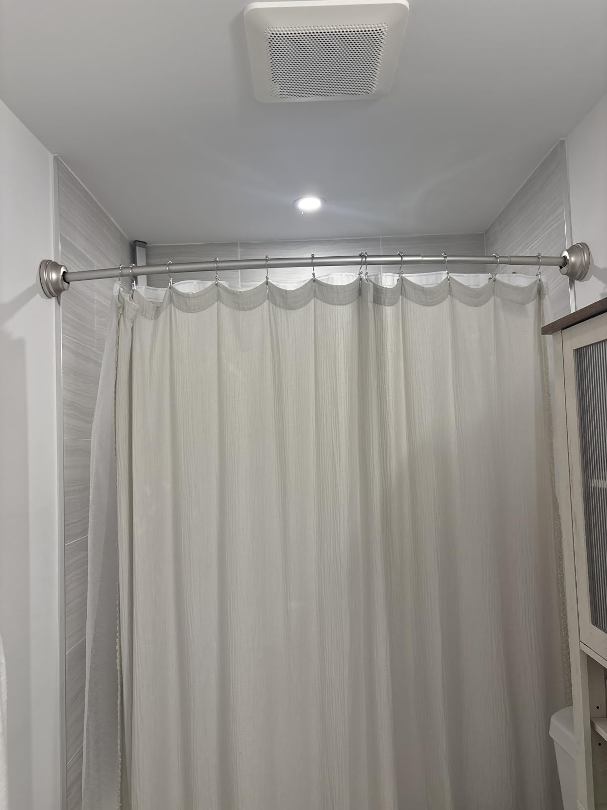 Zenna Home Curved Shower Curtain Rod, No Drill, 50-72 Inch Adjustable Tension Shower Rod for Bathroom, Rustproof, Non-Slip, Adds Room in Shower, Chrome customer photo 1