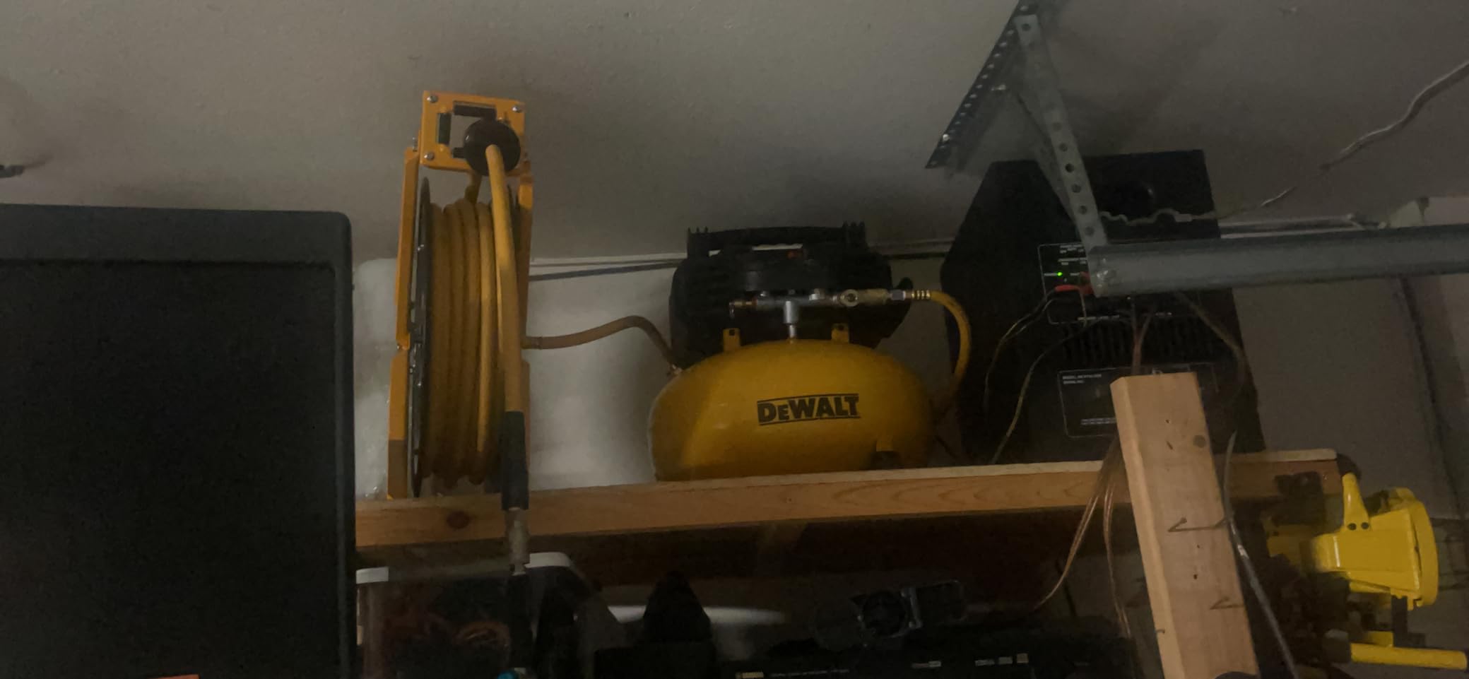 DEWALT Pancake Air Compressor, 6 Gallon, 165 PSI (DWFP55126) customer photo 1