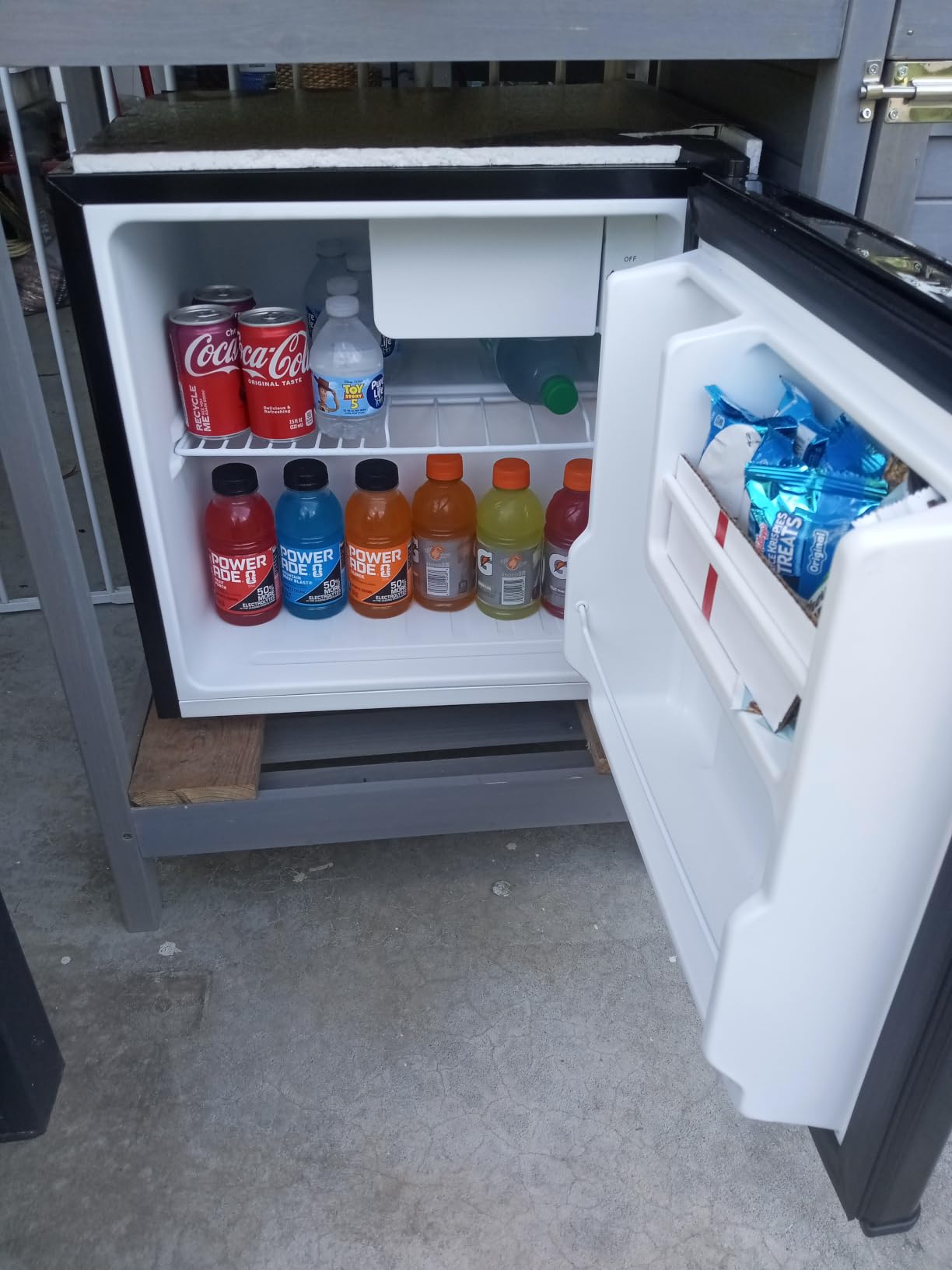Midea 1.6 Cu.ft Mini Fridge, Energy Star Certified, Low Noise for Bedroom customer photo 2